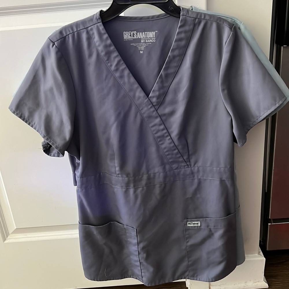 GREYS ANATOMY grey scrub top